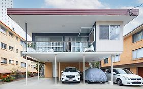 Freddies Pet-Friendly Apt Steps To Beach